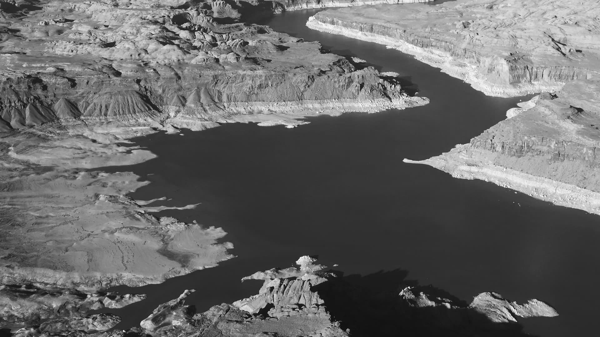 Lake Powell Glen Canyon Dam water release delayed as a consequence of drought